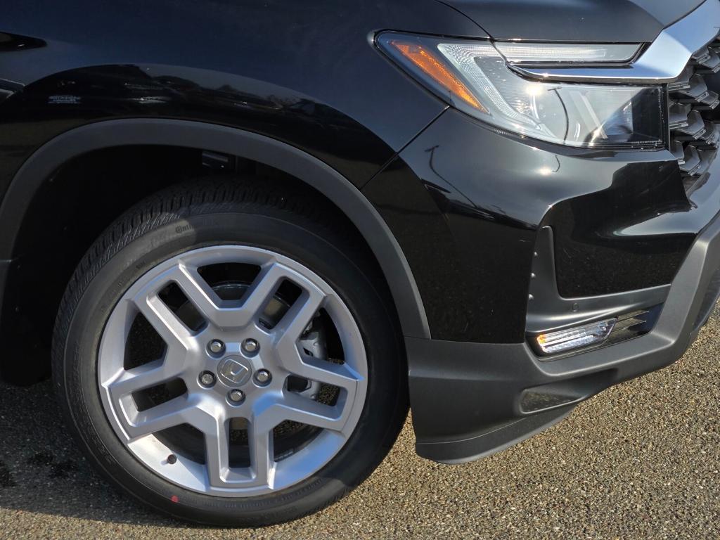 new 2025 Honda Passport car, priced at $46,585