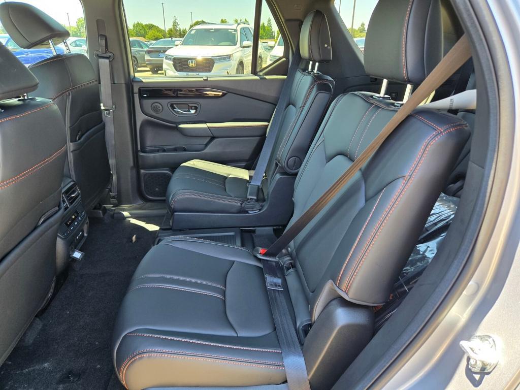 new 2025 Honda Pilot car, priced at $53,740