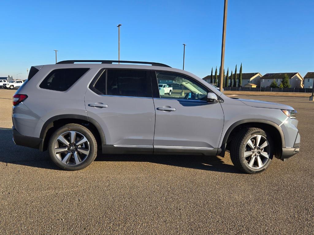 new 2025 Honda Pilot car, priced at $53,130