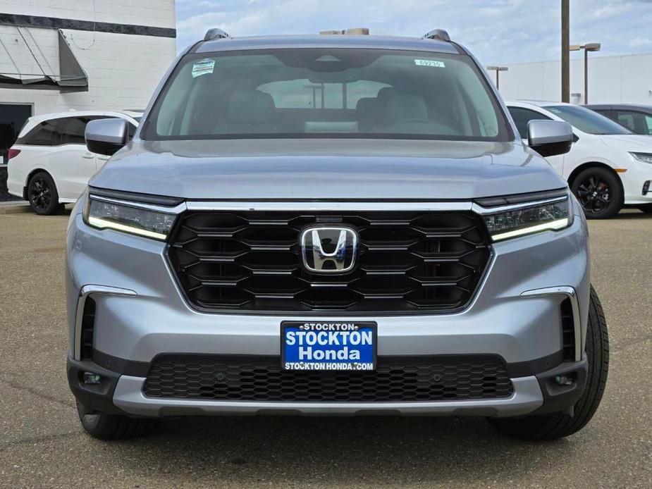 new 2025 Honda Pilot car, priced at $54,515