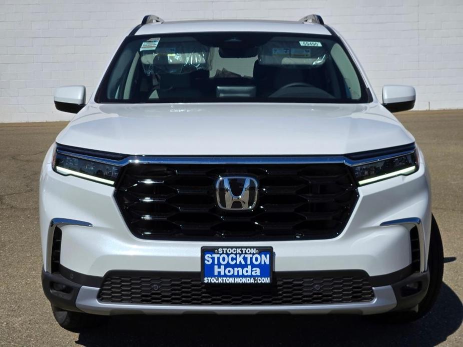 new 2025 Honda Pilot car, priced at $52,335