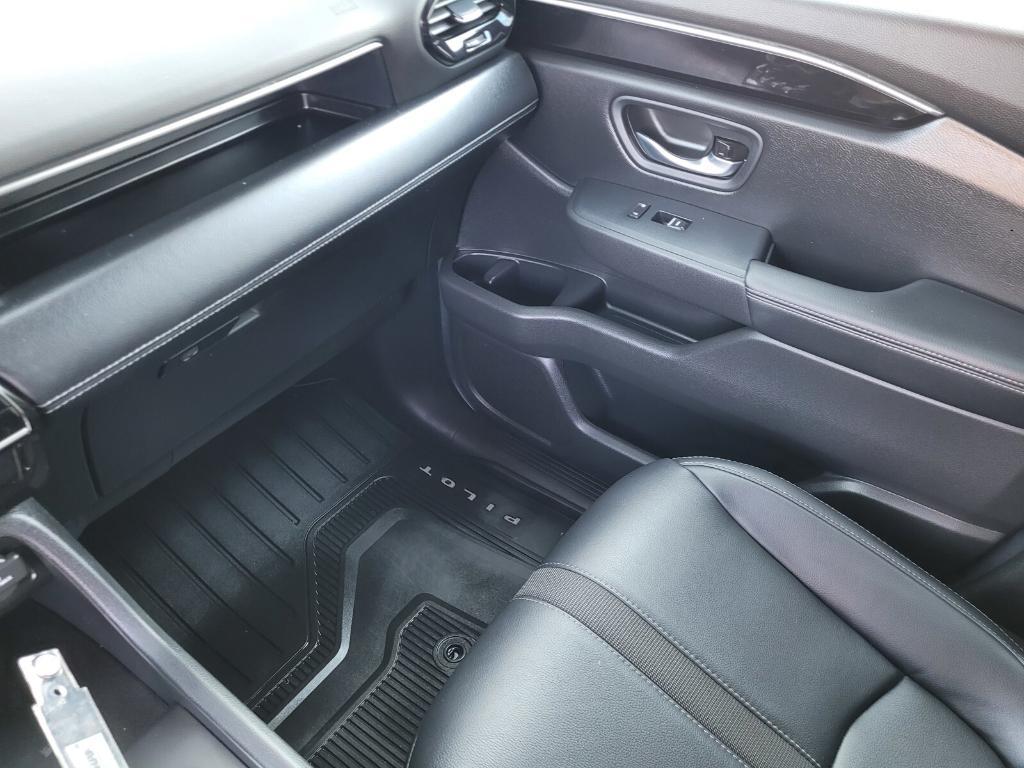 used 2025 Honda Pilot car, priced at $40,928