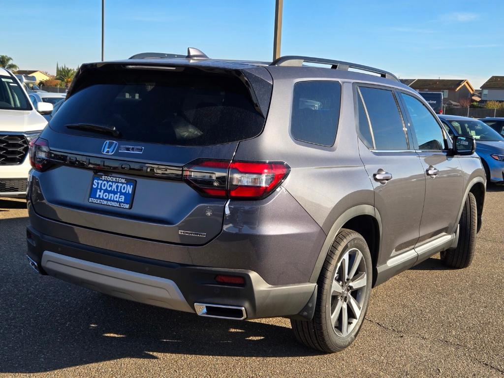 new 2025 Honda Pilot car, priced at $51,685