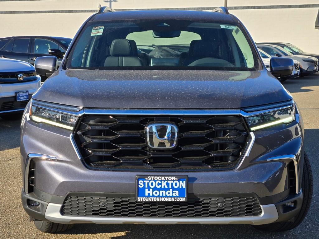 new 2025 Honda Pilot car, priced at $51,685