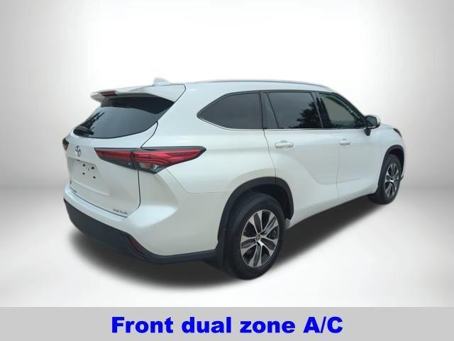 used 2022 Toyota Highlander car, priced at $38,300