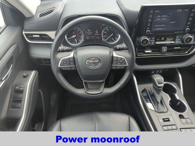 used 2022 Toyota Highlander car, priced at $38,300