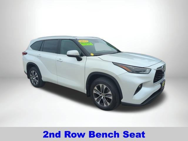 used 2022 Toyota Highlander car, priced at $38,300