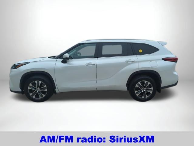 used 2022 Toyota Highlander car, priced at $38,300