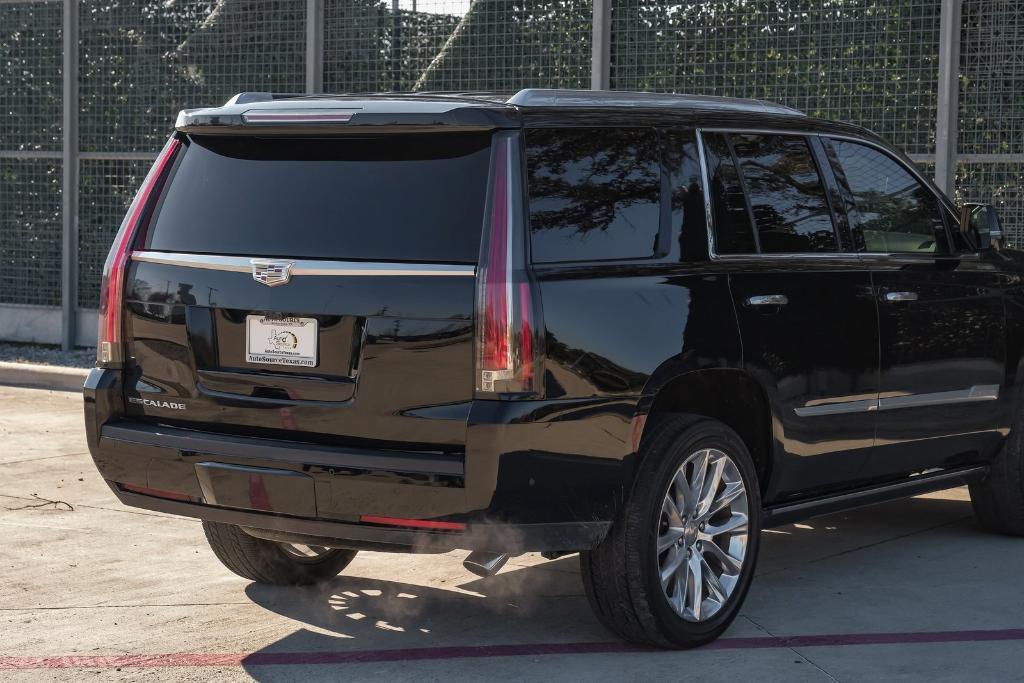 used 2020 Cadillac Escalade car, priced at $35,999