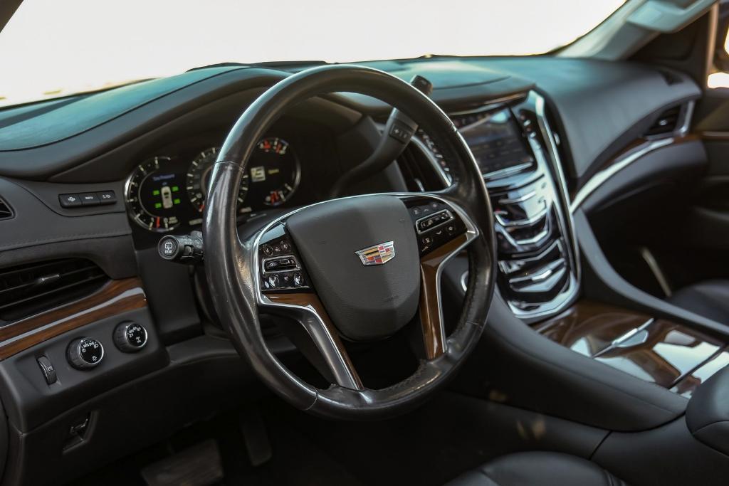 used 2020 Cadillac Escalade car, priced at $35,999