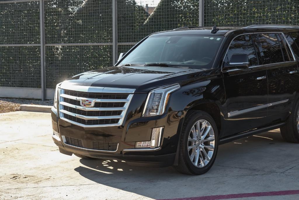 used 2020 Cadillac Escalade car, priced at $35,999