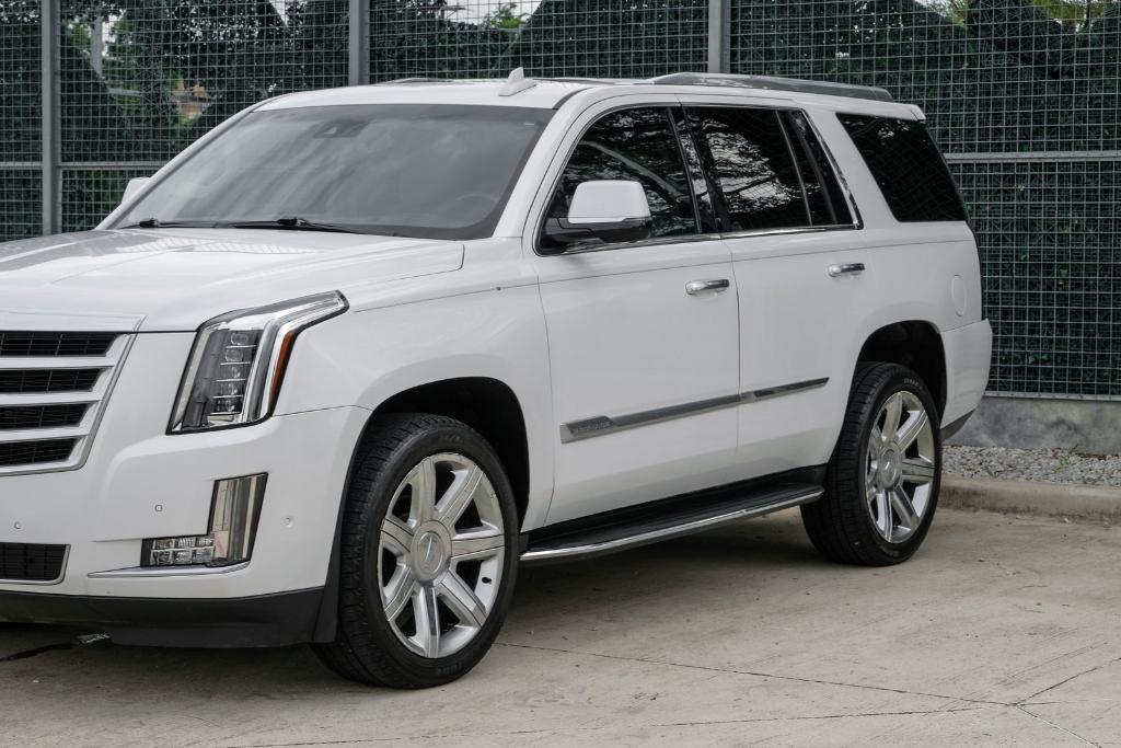 used 2017 Cadillac Escalade car, priced at $29,999