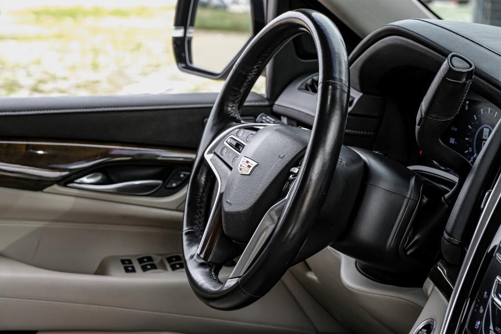 used 2019 Cadillac Escalade ESV car, priced at $32,499