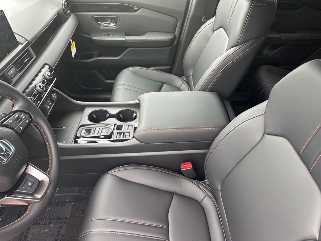 new 2025 Honda Pilot car, priced at $48,988