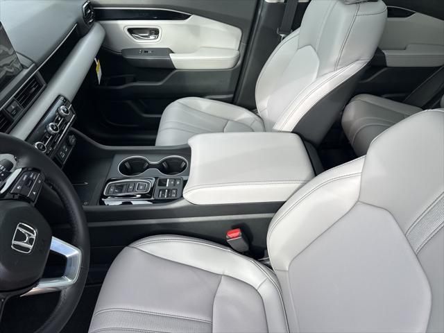new 2025 Honda Pilot car, priced at $51,050