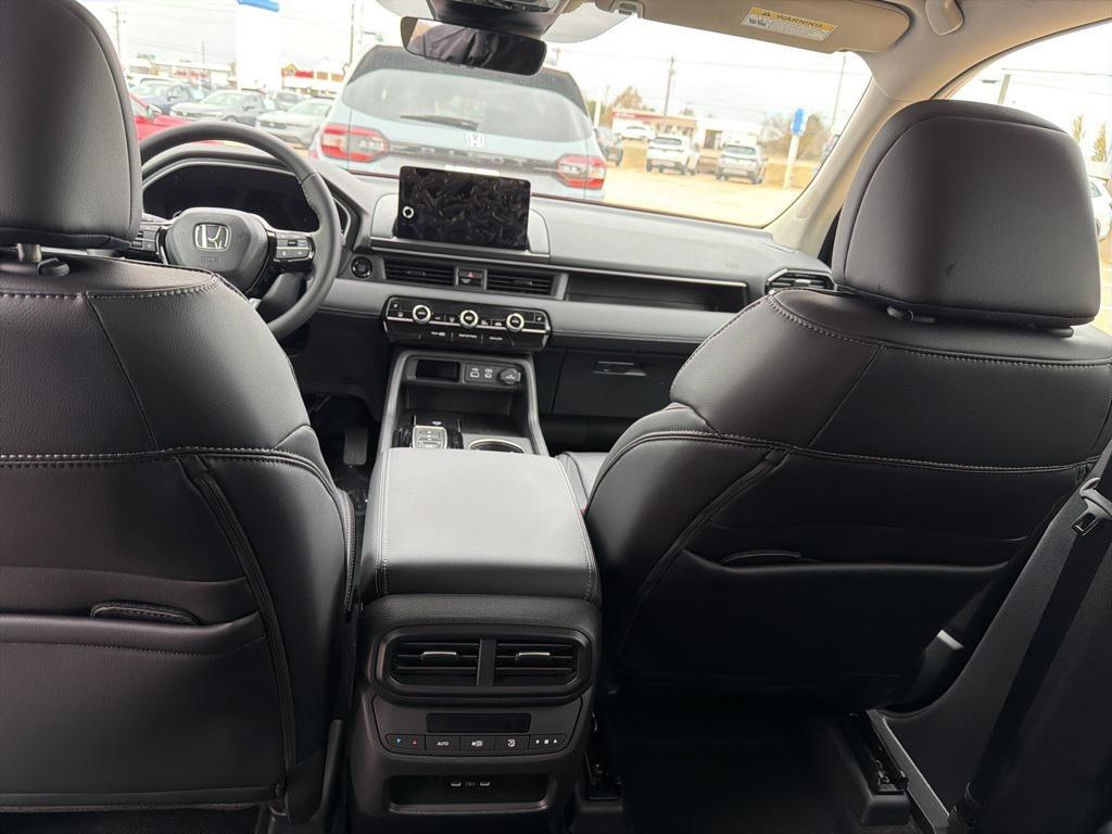 new 2025 Honda Pilot car, priced at $47,550
