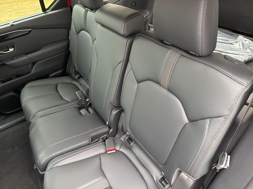 new 2025 Honda Pilot car, priced at $47,550