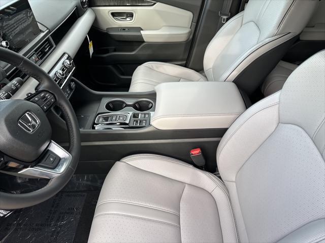new 2025 Honda Pilot car, priced at $52,988
