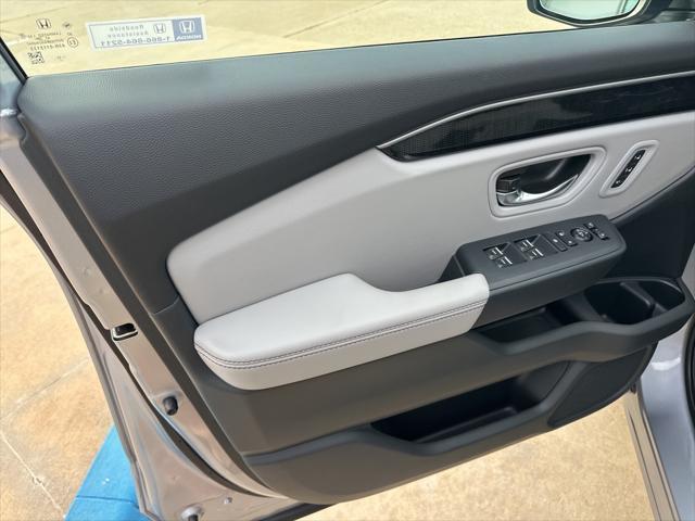 new 2025 Honda Pilot car, priced at $52,988