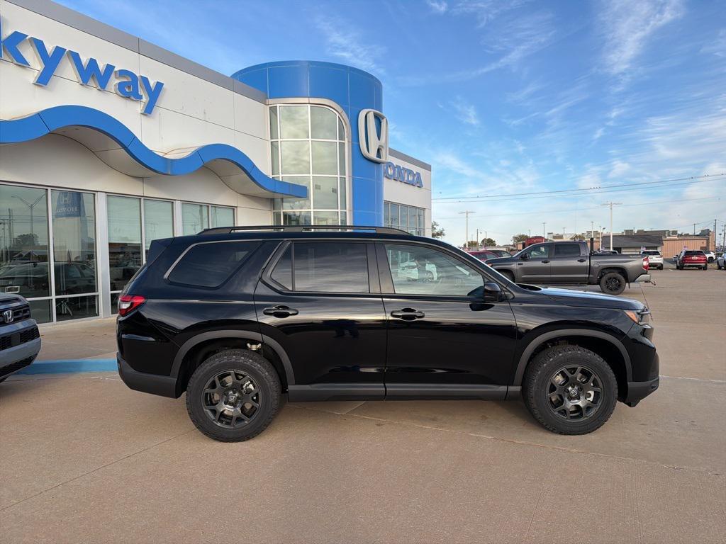 new 2025 Honda Pilot car, priced at $47,934