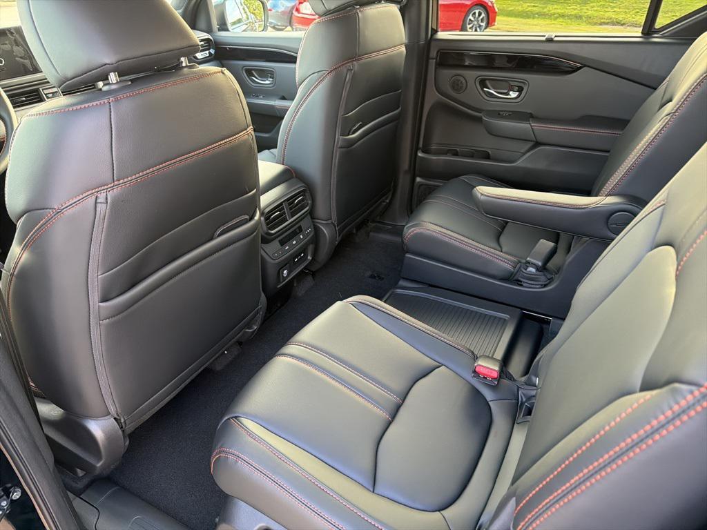 new 2025 Honda Pilot car, priced at $47,934