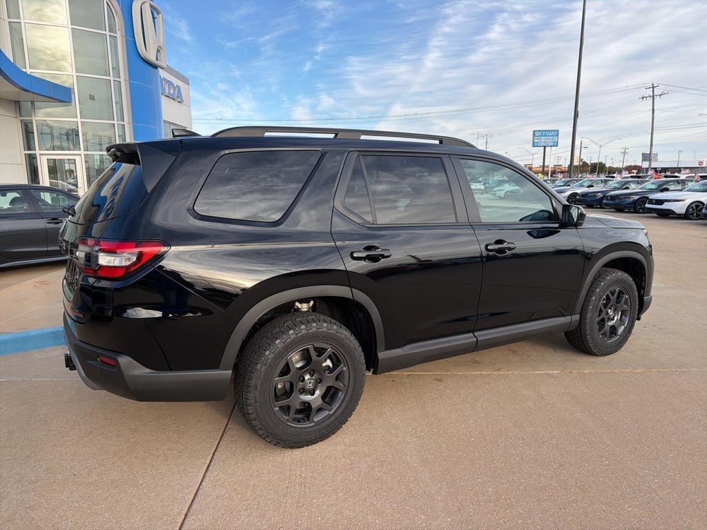 new 2025 Honda Pilot car, priced at $47,934