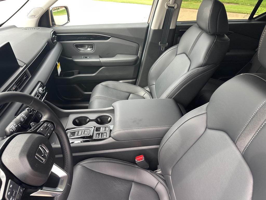 new 2025 Honda Pilot car, priced at $46,588