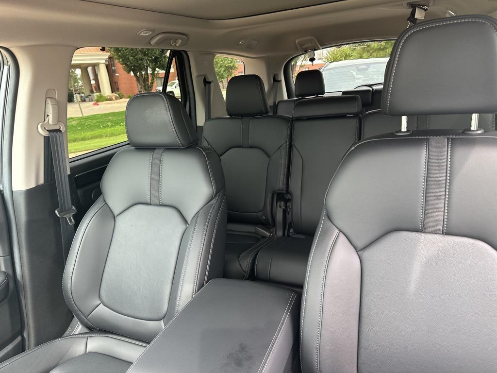 new 2025 Honda Pilot car, priced at $46,588
