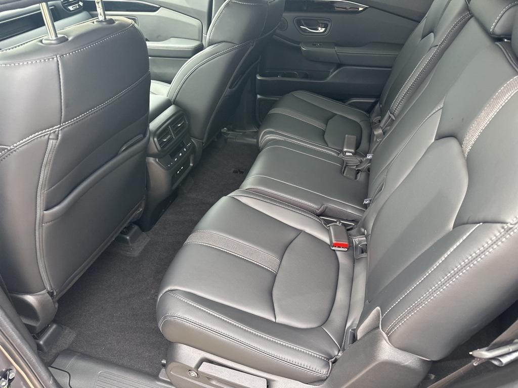 new 2025 Honda Pilot car, priced at $46,588