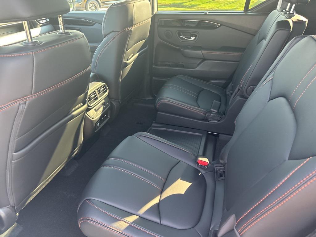 new 2025 Honda Pilot car, priced at $48,314