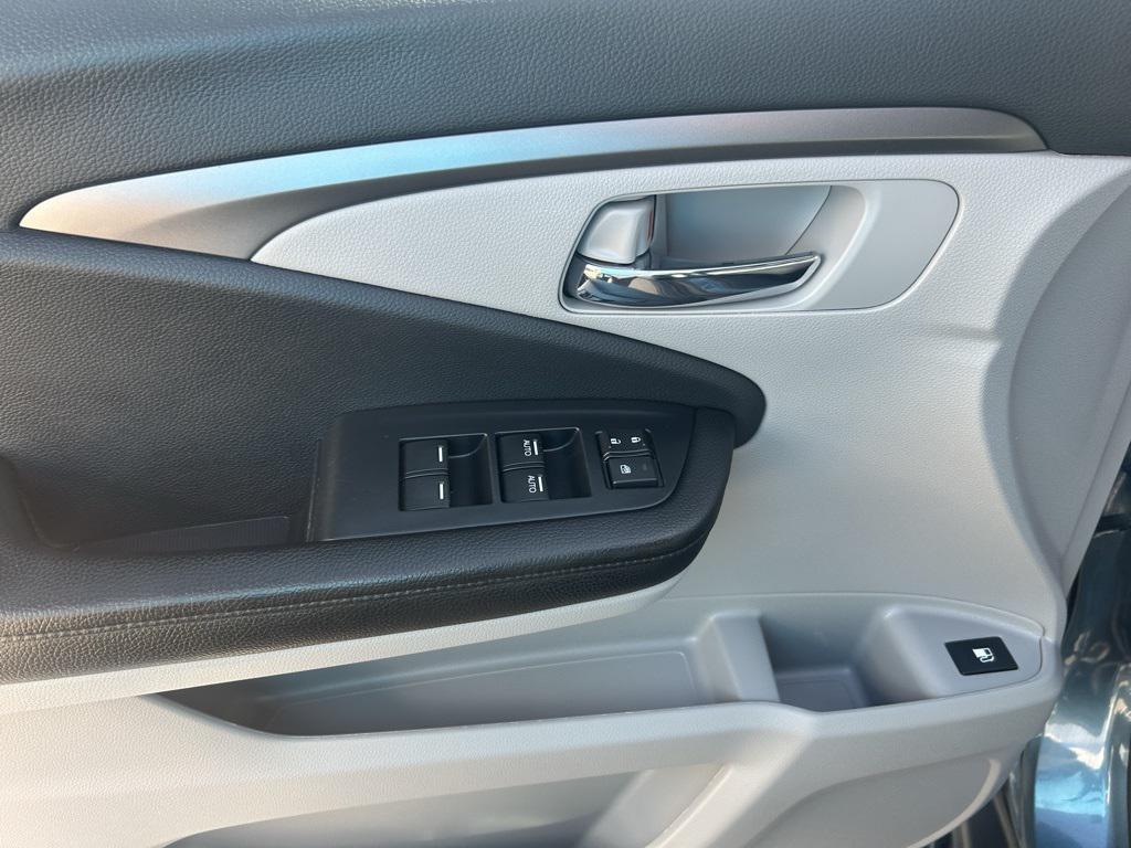 used 2021 Honda Pilot car, priced at $19,877