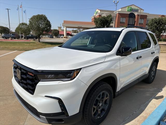 new 2025 Honda Pilot car, priced at $49,989