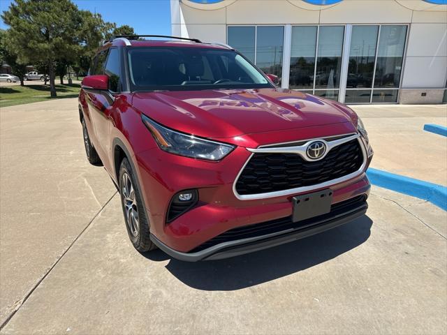 used 2022 Toyota Highlander car, priced at $40,999