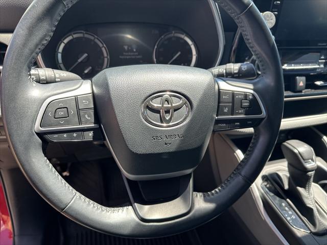 used 2022 Toyota Highlander car, priced at $40,999