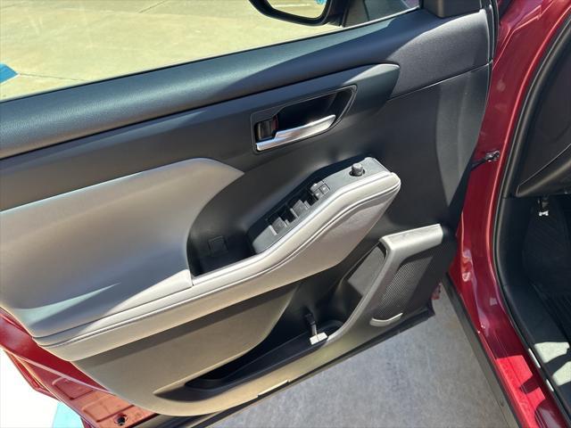 used 2022 Toyota Highlander car, priced at $40,999