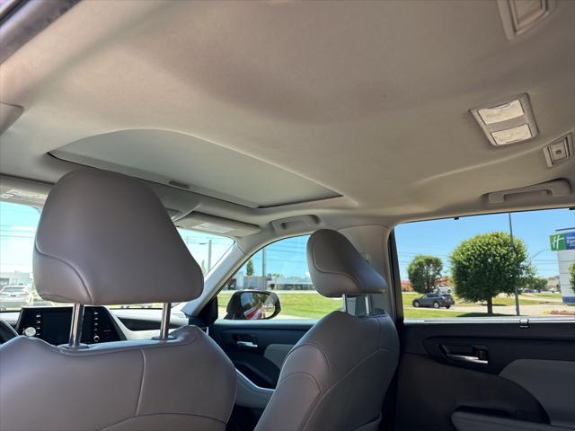 used 2022 Toyota Highlander car, priced at $40,999