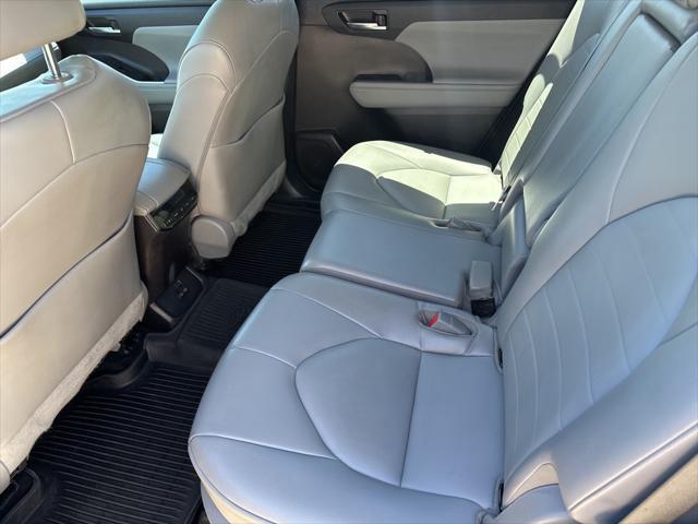 used 2022 Toyota Highlander car, priced at $40,999