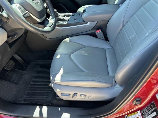 used 2022 Toyota Highlander car, priced at $40,999