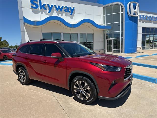 used 2022 Toyota Highlander car, priced at $40,999