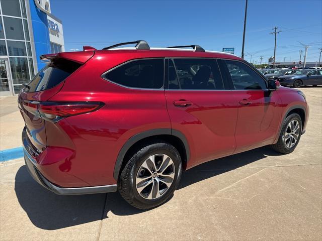 used 2022 Toyota Highlander car, priced at $40,999