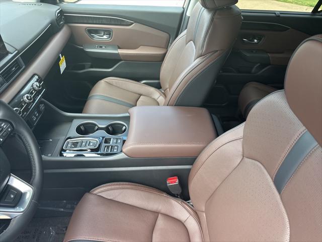 new 2025 Honda Pilot car, priced at $54,530