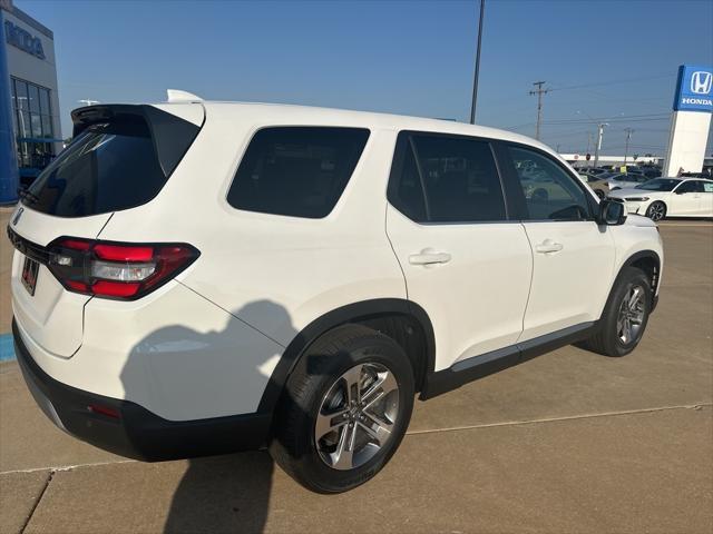 new 2025 Honda Pilot car, priced at $43,988