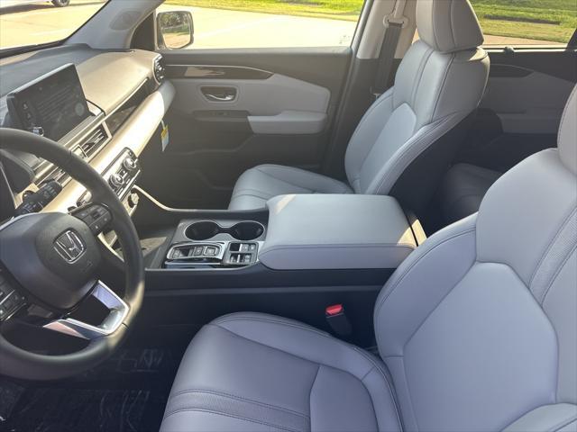 new 2025 Honda Pilot car, priced at $43,988