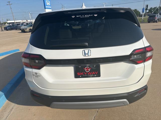 new 2025 Honda Pilot car, priced at $43,988