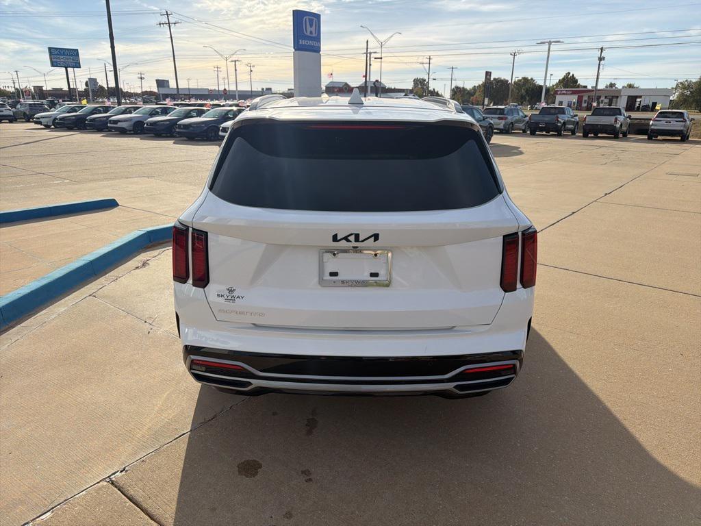 used 2023 Kia Sorento car, priced at $25,877