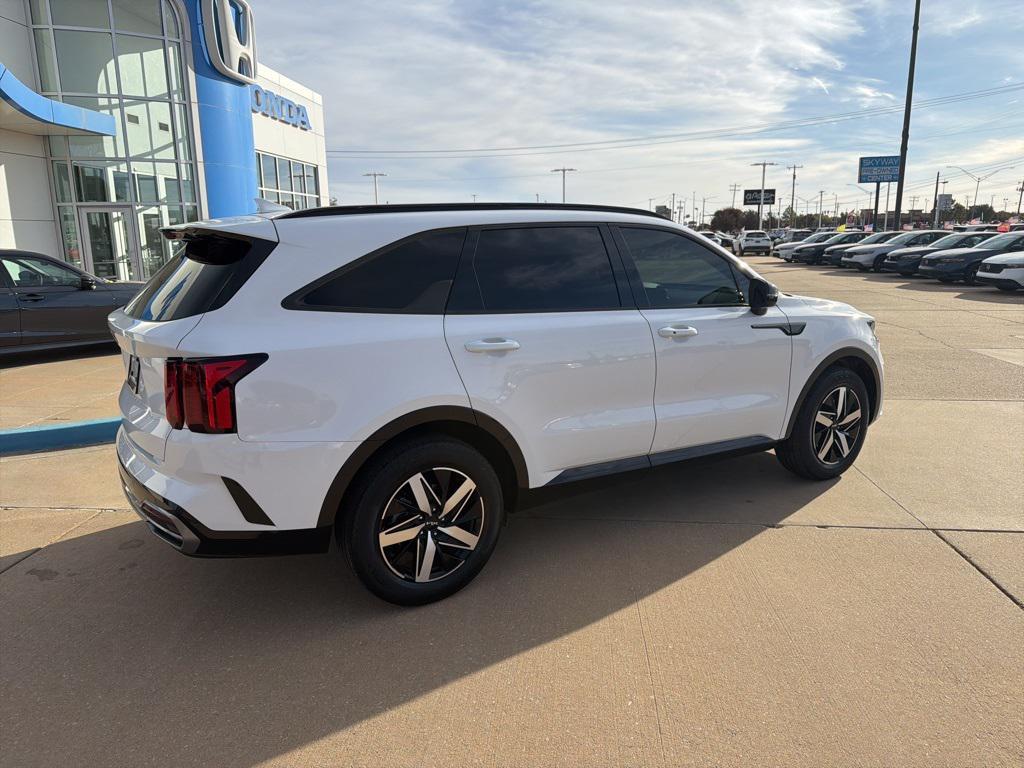 used 2023 Kia Sorento car, priced at $25,877