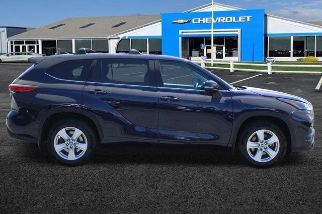 used 2022 Toyota Highlander car, priced at $31,399