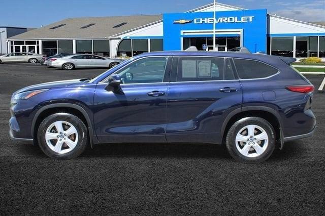 used 2022 Toyota Highlander car, priced at $31,645