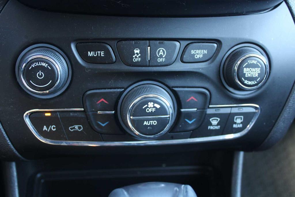 used 2019 Jeep Cherokee car, priced at $16,591