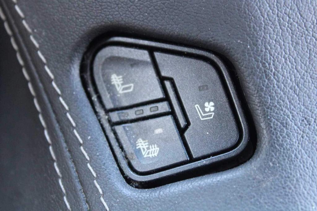 used 2018 GMC Yukon car, priced at $26,300